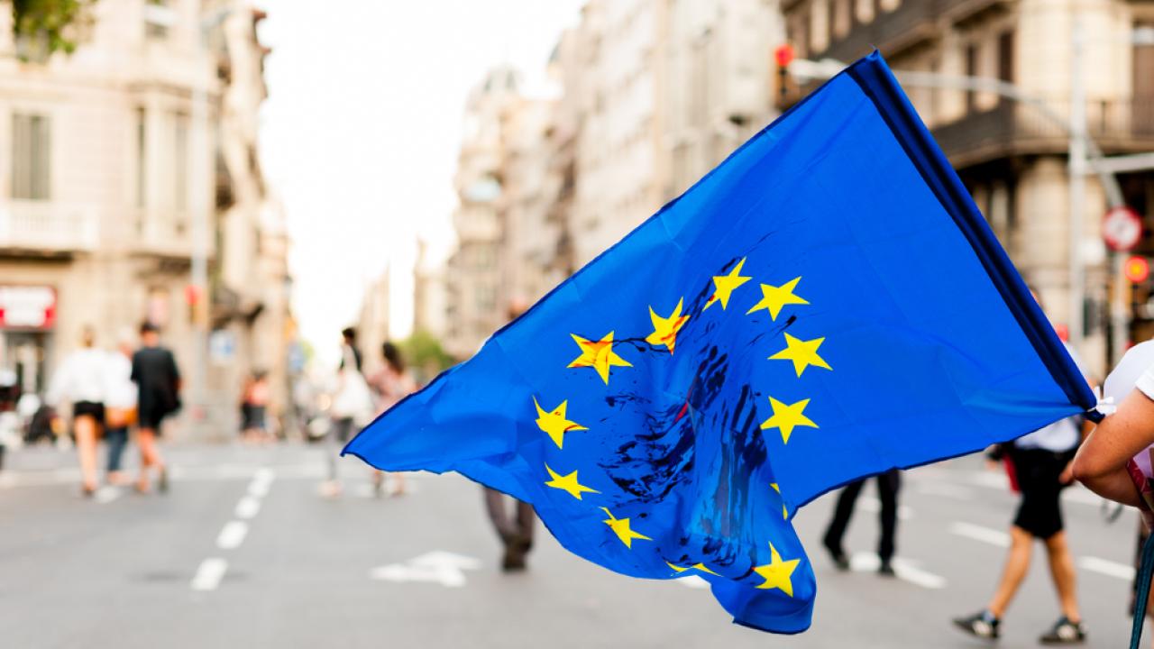 Photograph of EU flag in the middle of street